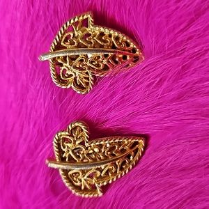GOLD HEART INSIDE LEAF DESIGN VINTAGE CLIP EARRINGS‎